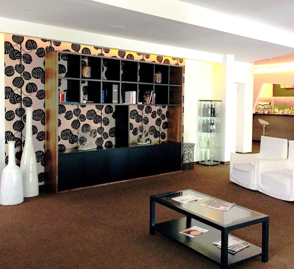 Mediterranea & Convention Center Hotel